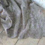 Anna-Sophie Berger Detail of avramides’ cat (mud) tekstil, leire (2016)